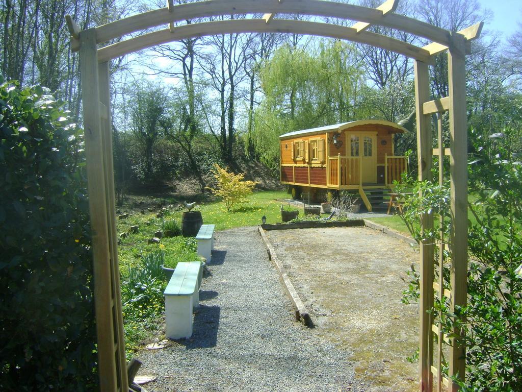 Les Roulottes De Saint-Sulpice Guest House Ruang foto