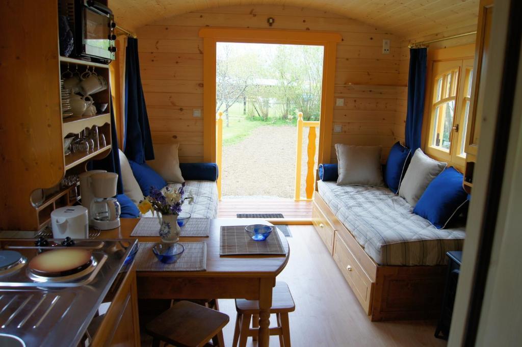 Les Roulottes De Saint-Sulpice Guest House Ruang foto