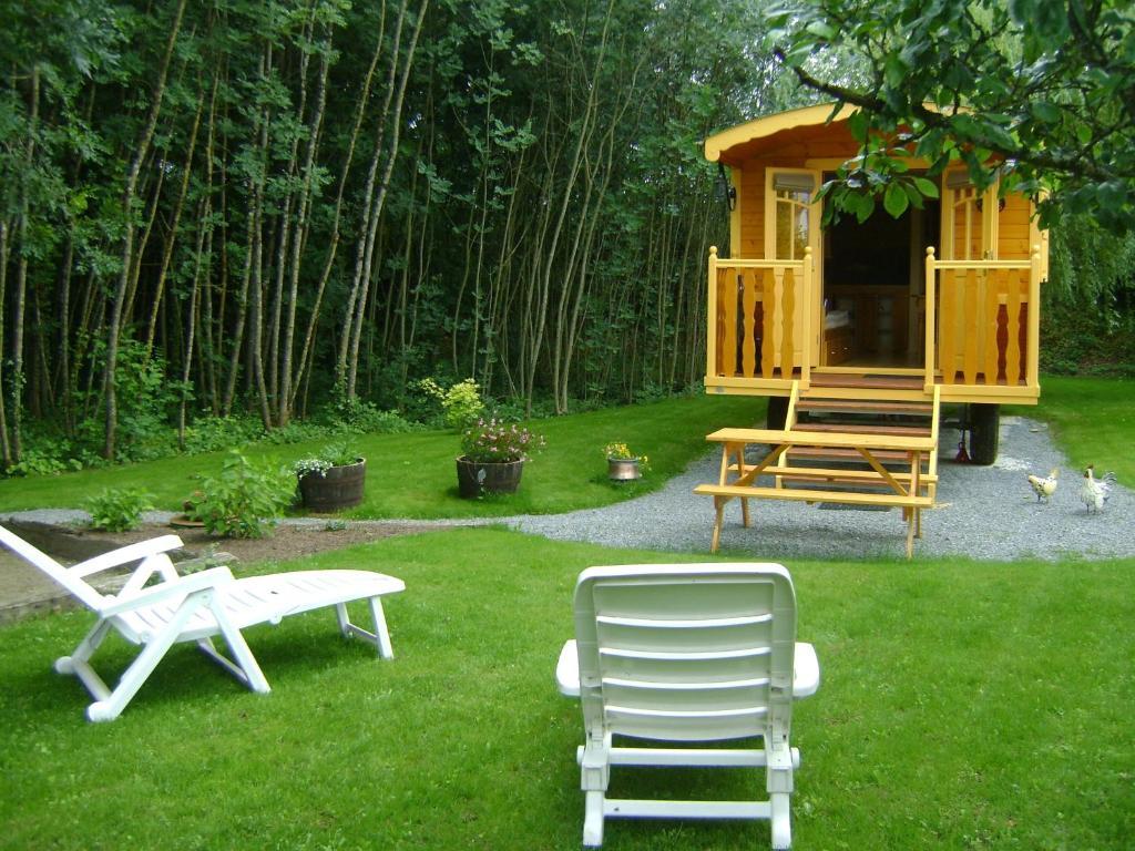 Les Roulottes De Saint-Sulpice Guest House Bagian luar foto